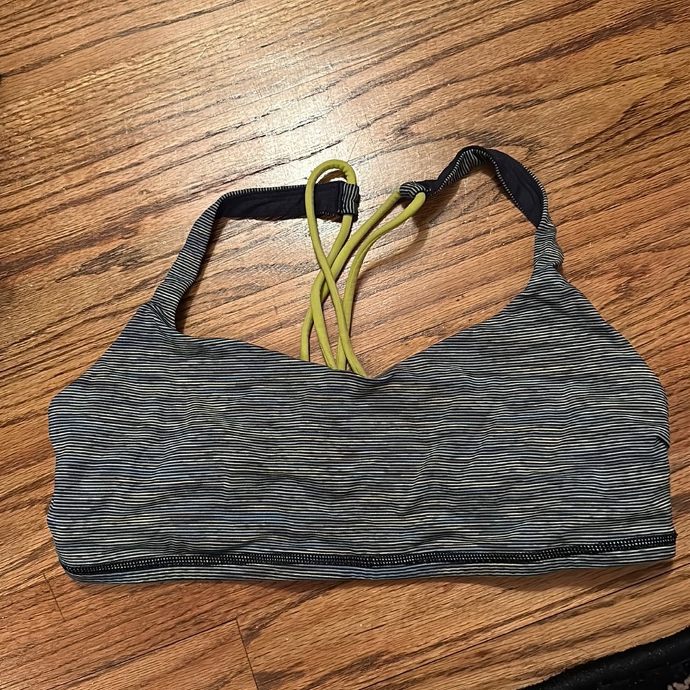 Lululemon sports bra size 6